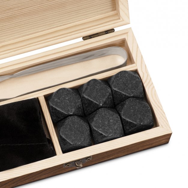 Whisky Steine Set in Holzbox mit Gravur für ein Liebespaar zur Trauung zum Jahrestag Einzug