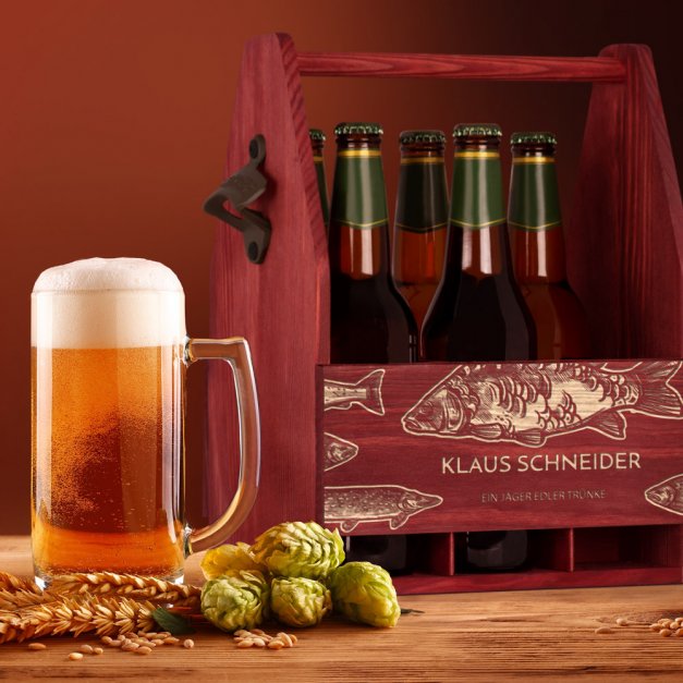 Bierträger aus Holz mit Flaschenöffner und Gravur für einen Angler