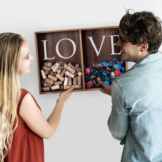 Kronkorken Sammler aus Holz mit Gravur für ein Paar zur Hochzeit