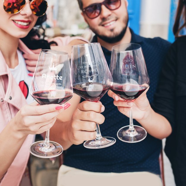 Avant-Garde Weinglas mit Gravur für einen Sommelier Weinkenner