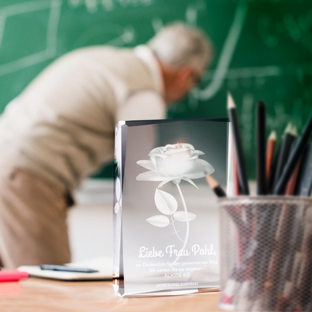 Glas-Statuette mit Rose-3D-Gravur für eine Klassenlehrerin zum Lehrertag