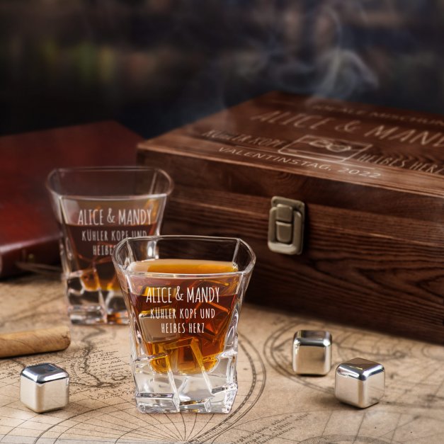 Whisky Steine Set in Holzbox mit 2 Gläsern und Gravur für ein Paar zum Valentinstag