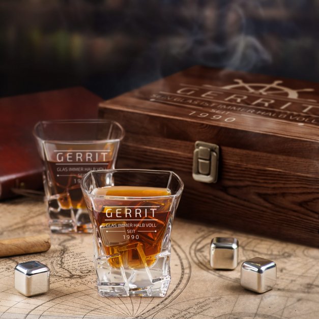 Whisky Steine Set in Holzbox mit 2 Gläsern und Gravur für einen Segler zum Geburtstag