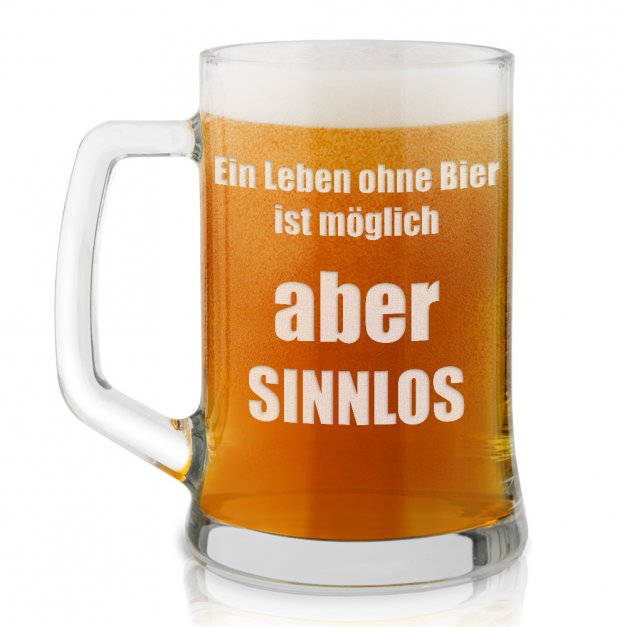 Bierkrug aus Glas mit Gravur für einen Bierologen