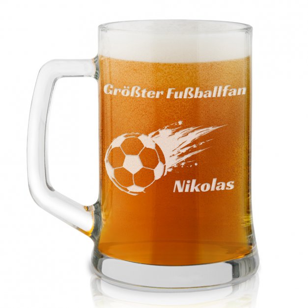 Bierkrug aus Glas mit Gravur für einen Fußballfan