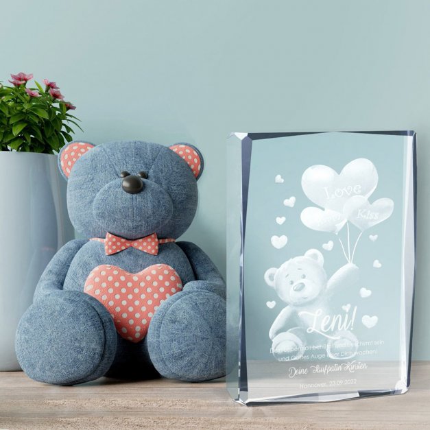 Glass-Statuette Teddybär mit 3D-Gravur für ein Mädchen zur Taufe