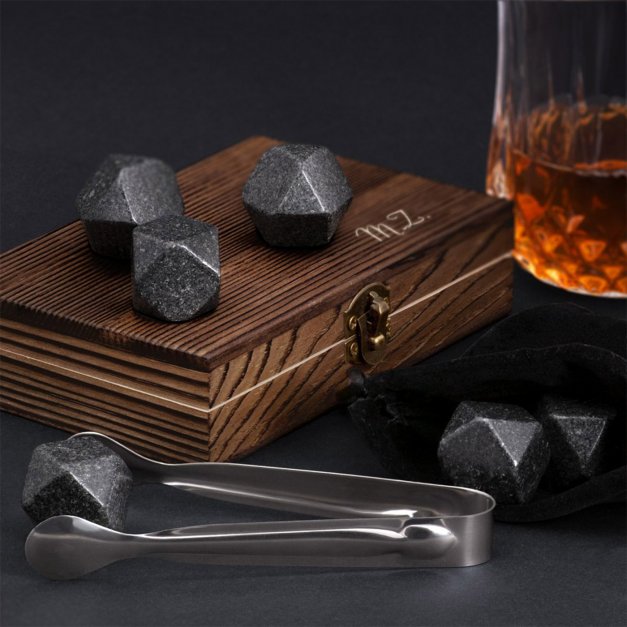 Whisky Steine Set in Holzbox mit Gravur für einen Gentleman Initialen