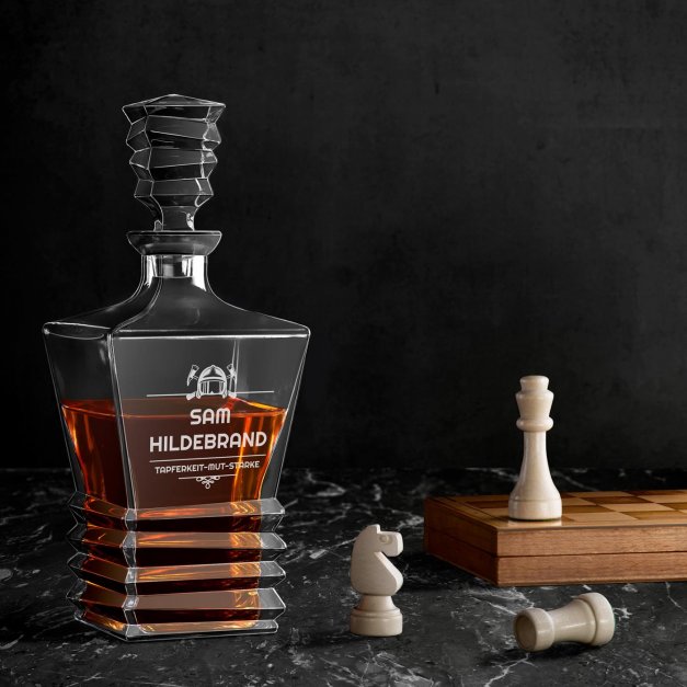 Geometric Whisky Karaffe mit Gravur für einen Feuerwehrmann zum Jubiläum