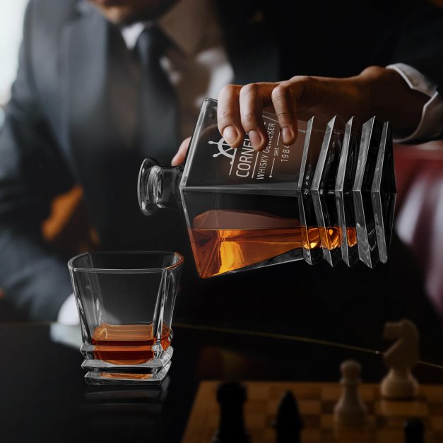 Geometric Whisky Karaffe mit Gravur für einen Segler Reiseliebhaber