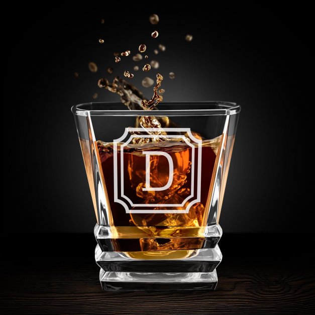 Geometric Whisky Glas mit eingravierten Initialen