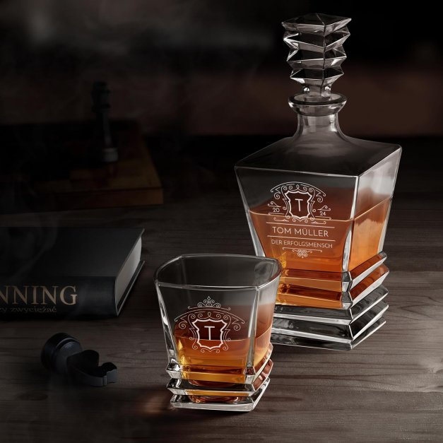 Geometric Karaffe Set mit 2 Gläsern mit Gravur für einen Whiskyfan zur Beförderung