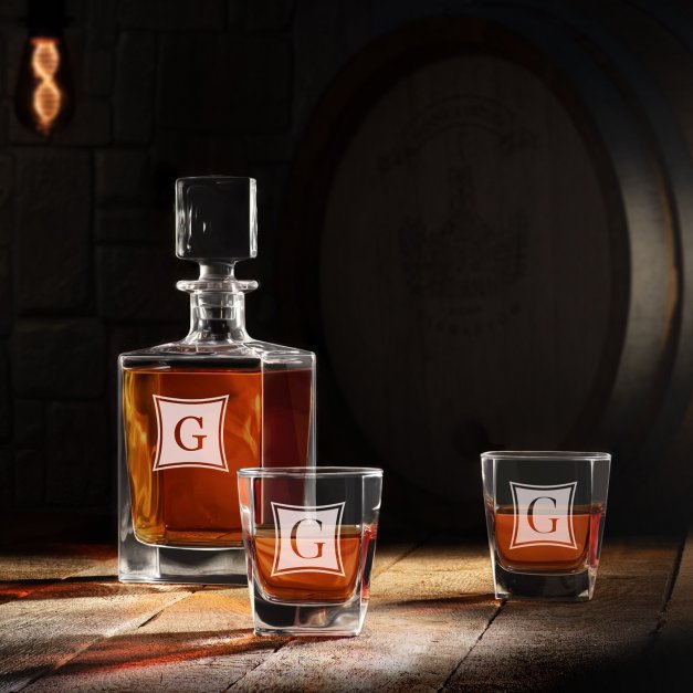 Cube Whisky Karaffe mit 4 Gläsern mit Gravur mit eingraviertem Initiale