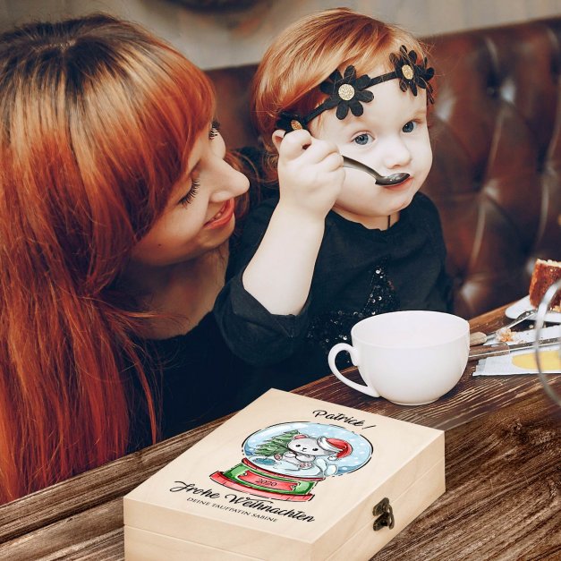 Animal Kinderbesteck mit Gravur inklusive Holzbox mit Aufdruck Hellbraun für ein Mädchen zum Weihnachtsfest Schneekugel