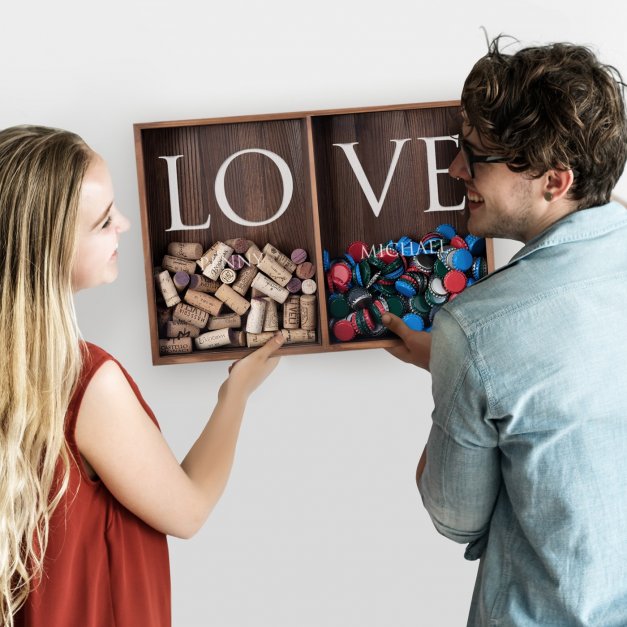 Kronkorken Sammler aus Holz mit Gravur für ein Paar zu Weihnachten