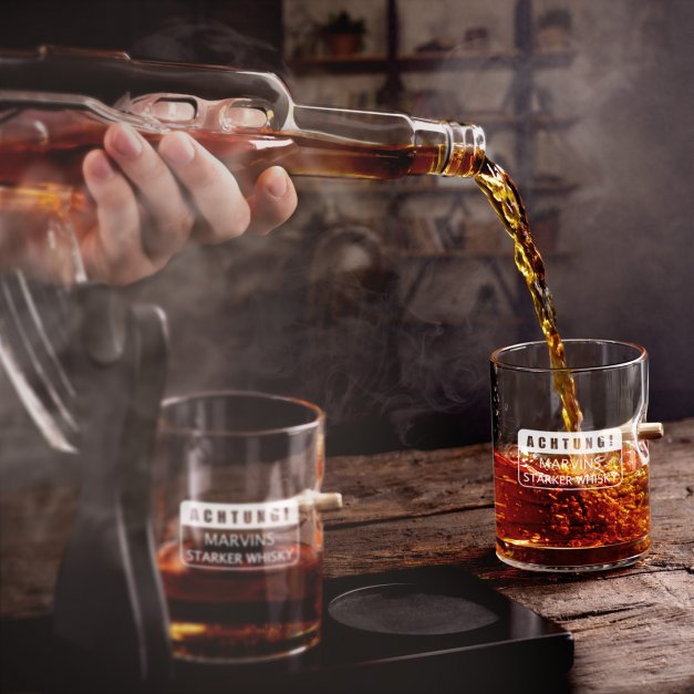 Whisky Karaffe in Gewehrform mit 4 Gläsern mit Gravur für einen Whiskykenner zum Jubiläum