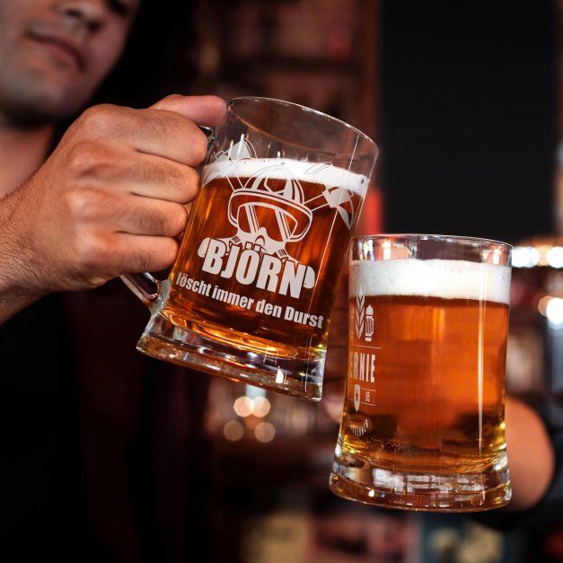 Bierkrug aus Glas mit Gravur für einen Feuerwehrmann