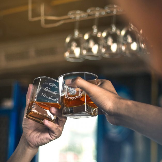 Whisky Glas mit Gravur für ein Paar zur Hochzeit zum Hochzeitstag, Einzug