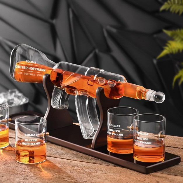 Whisky Karaffe Set in Gewehrform mit 4 Gläsern mit Gravur für einen Soldaten zum Jubiläum